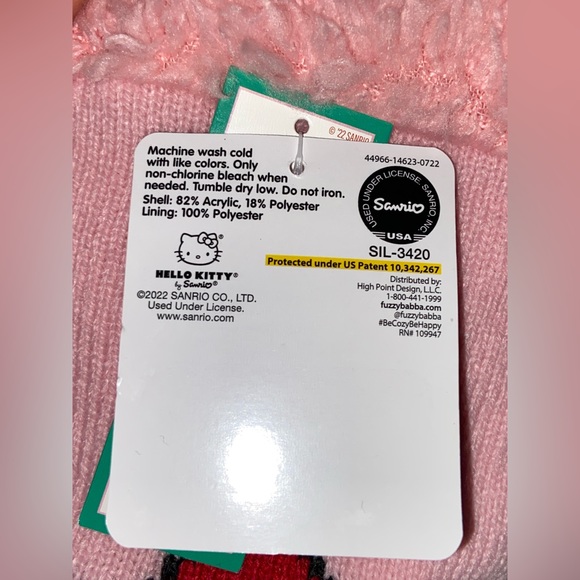 Sanrio Hello Kitty Slipper Socks - Picture 6 of 6